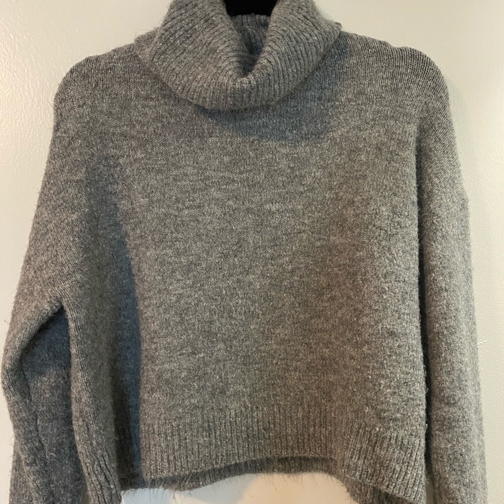 Forever 21 Gray Turtleneck Sweater